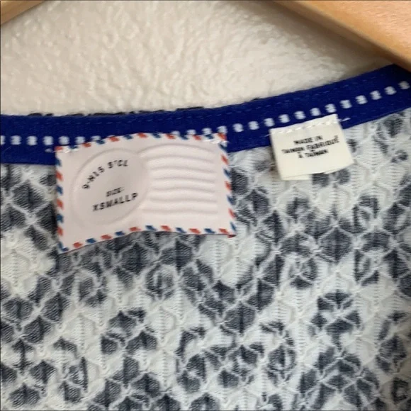Anthropologie Postmark blue geometric Quilted texture Top XSP - Picture 5 of 6